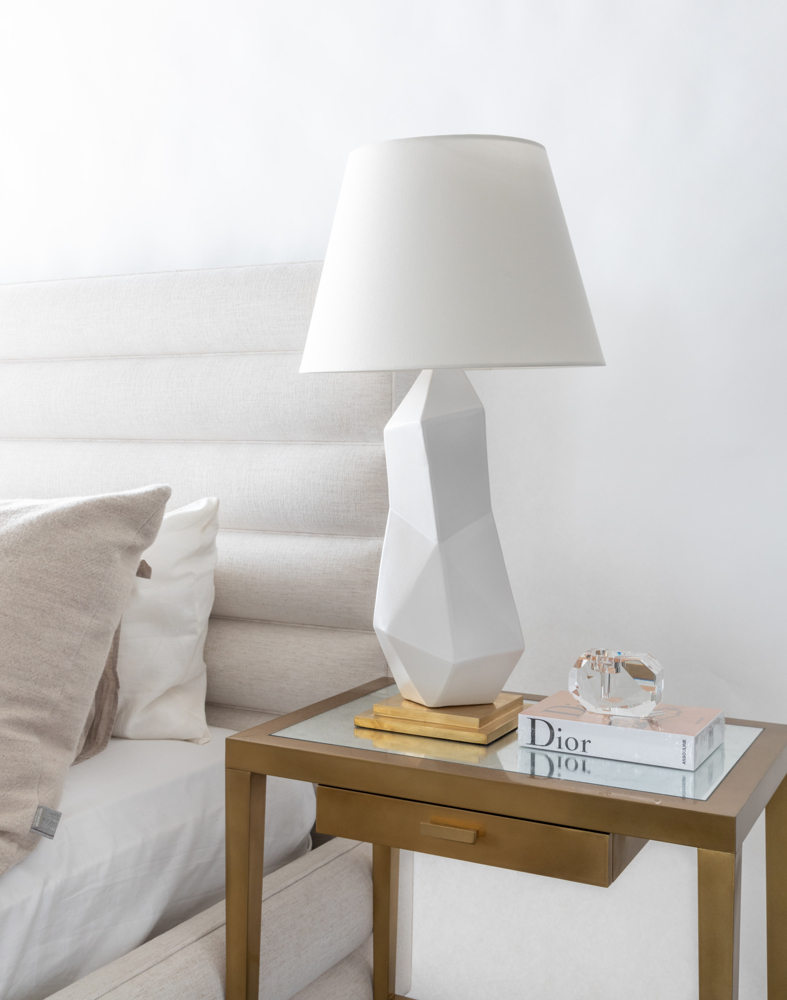 Sculptural table lamp